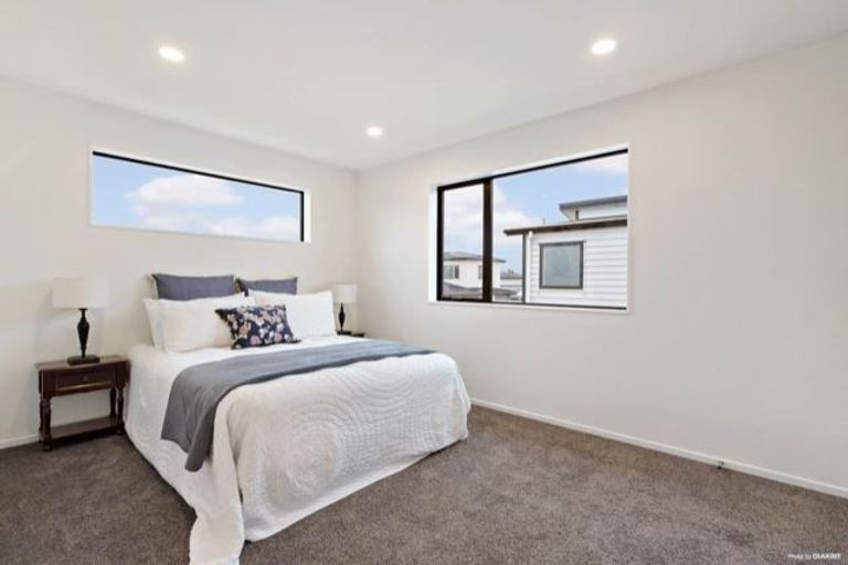 Photo of property in 2 Fjord Way, Karaka, Papakura, 2113