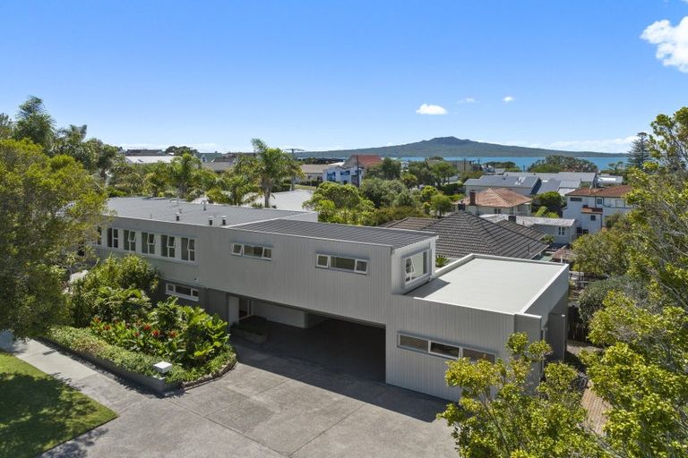 Photo of property in 41 Old Lake Road, Narrow Neck, Auckland, 0624