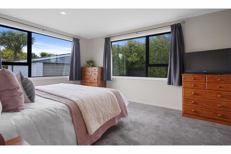 Photo of property in 135 Queenspark Drive, Parklands, Christchurch, 8083