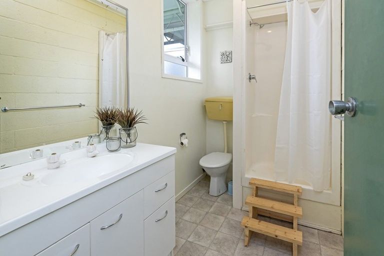 Photo of property in 145 Bleakhouse Road, Mellons Bay, Auckland, 2014