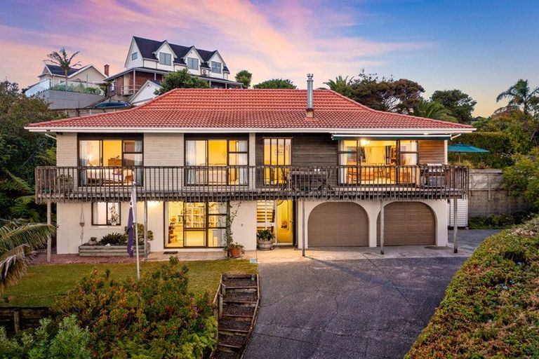 Photo of property in 32 Telstar Place, Beach Haven, Auckland, 0626