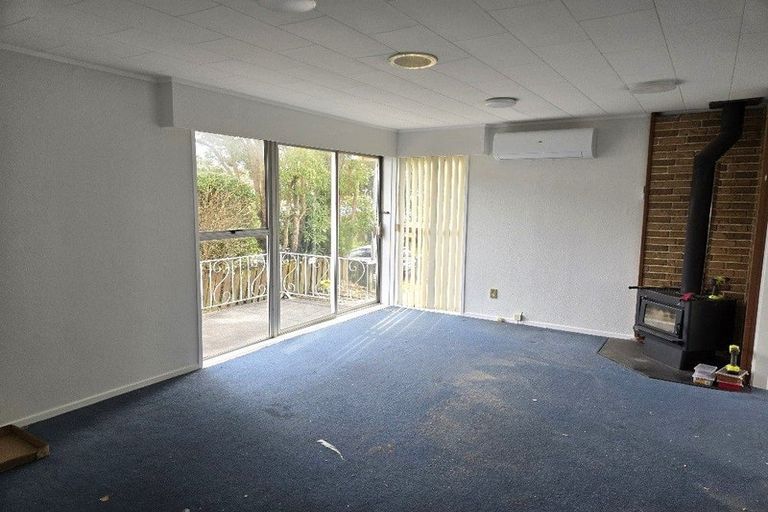 Photo of property in 2/56 Cockayne Crescent, Sunnynook, Auckland, 0620