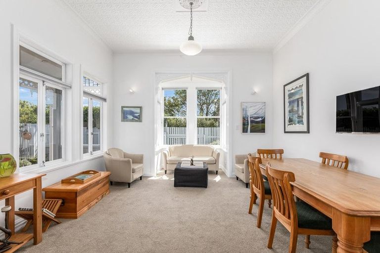 Photo of property in 21 Farm Road, Northland, Wellington, 6012