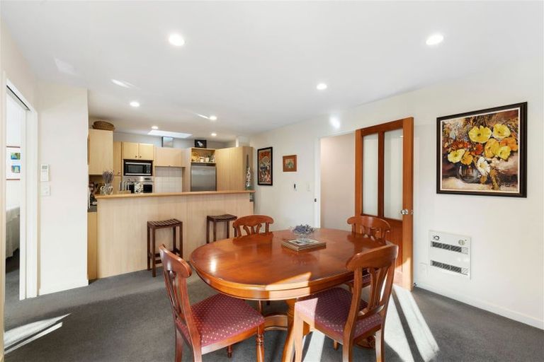 Photo of property in 77 Holly Road, St Albans, Christchurch, 8014