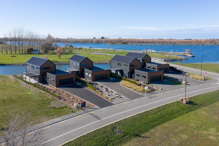 Photo of property in 203 Lake Hood Drive, Huntingdon, Ashburton, 7774