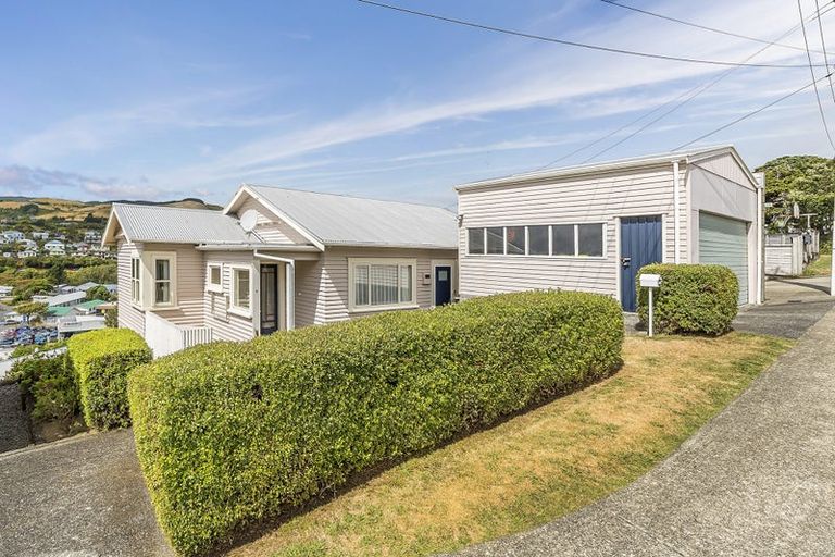 Photo of property in 4 Te Reinga View, Tawa, Wellington, 5028