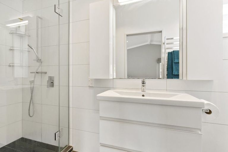 Photo of property in 17a Delhi Crescent, Khandallah, Wellington, 6035