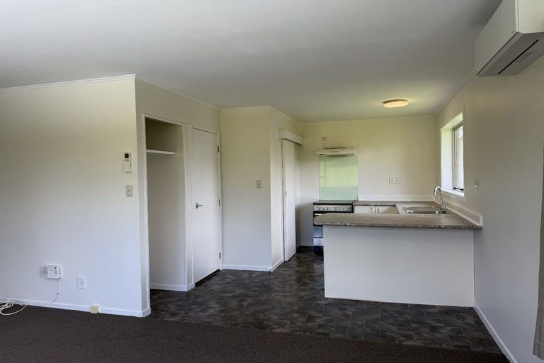 Photo of property in 10 Ciprian Place, Henderson, Auckland, 0612