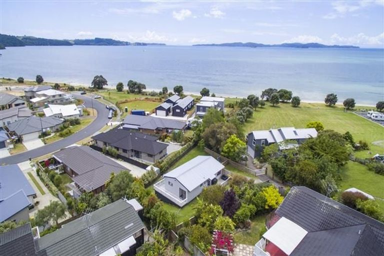 Photo of property in 18 Kahurangi Place, Snells Beach, 0920