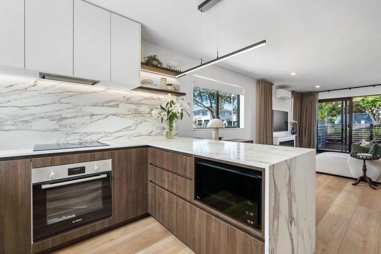 Photo of property in 41 Shortt Avenue, Mangere Bridge, Auckland, 2022