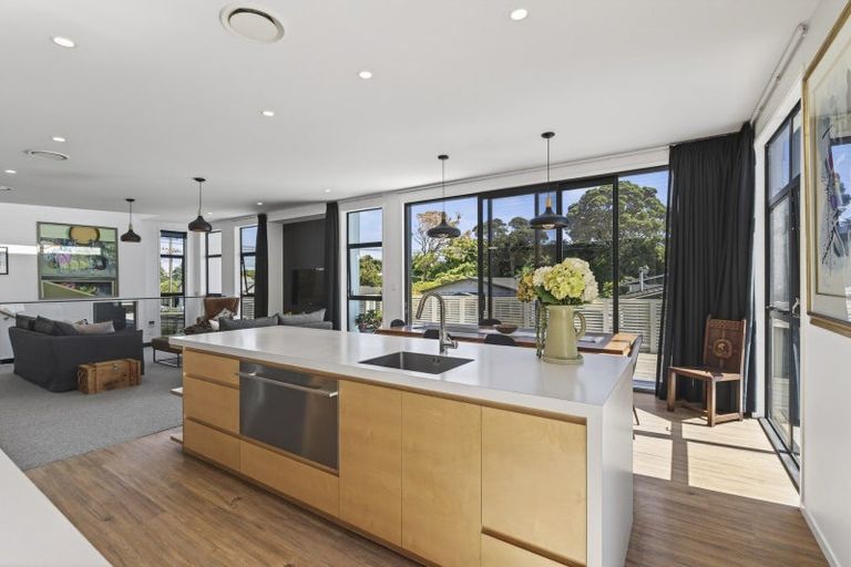 Photo of property in 9 Mount Edgecumbe Street, New Plymouth, 4310