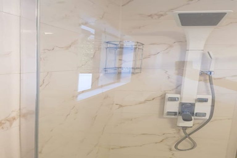 Photo of property in 10a Tirimoana Road, Te Atatu South, Auckland, 0602