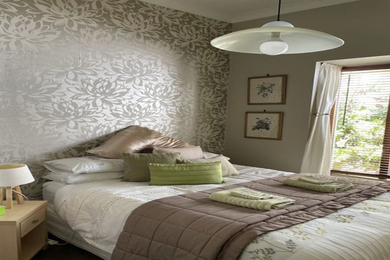 Photo of property in 17 Palliser Road, Roseneath, Wellington, 6011