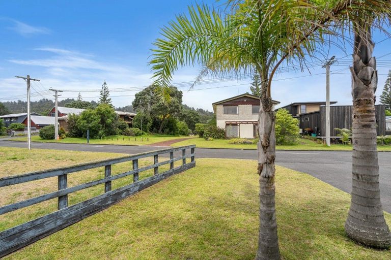 Photo of property in 116 Patuwai Drive, Whangamata, 3620