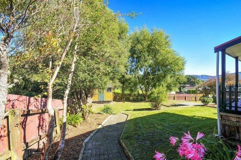 Photo of property in 19 Oaklands Grove, Clouston Park, Upper Hutt, 5018