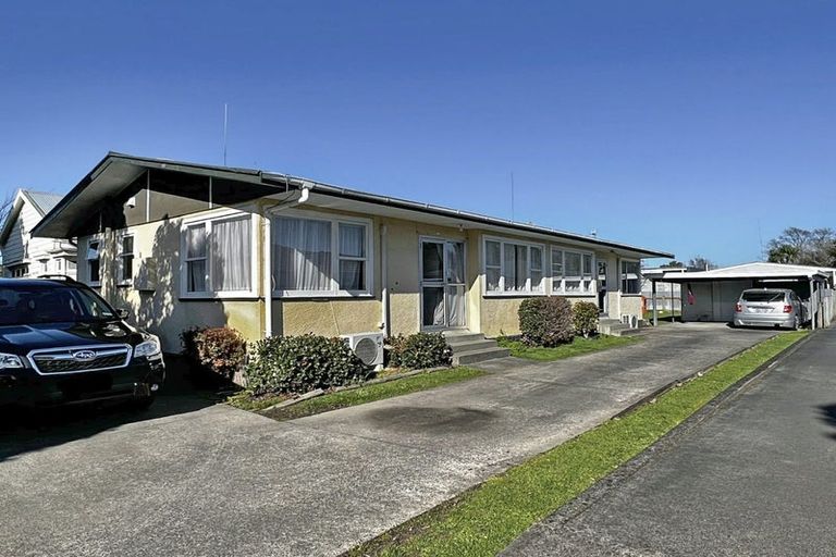 Photo of property in 1/106 Linton Street, West End, Palmerston North, 4410