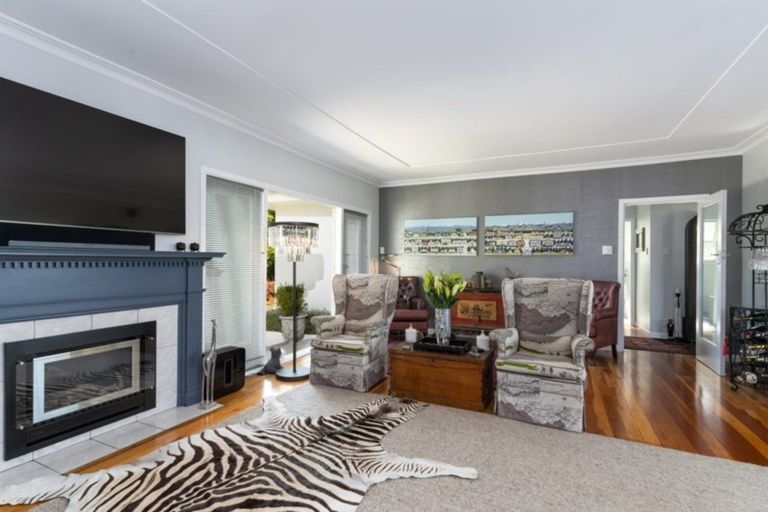 Photo of property in 15 Mcmaster Street, Greytown, 5712