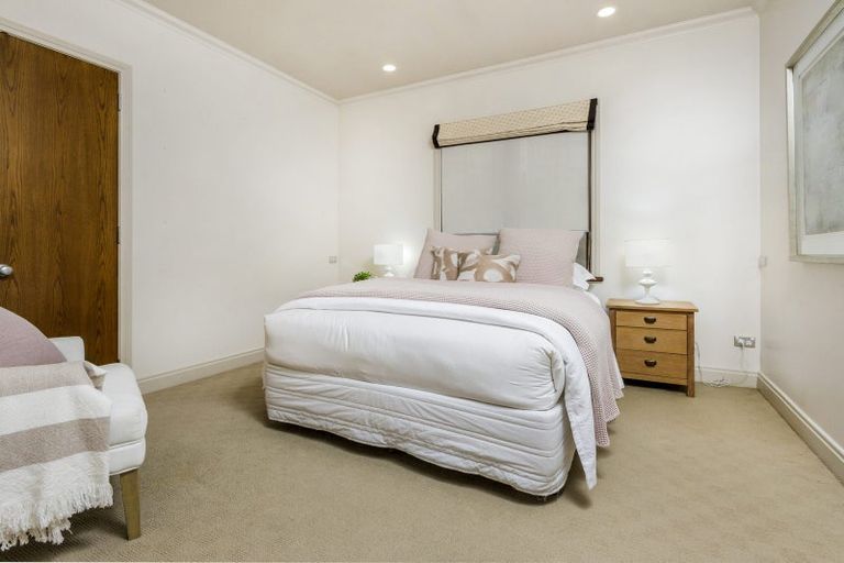 Photo of property in 3a Holiday Road, Milford, Auckland, 0620