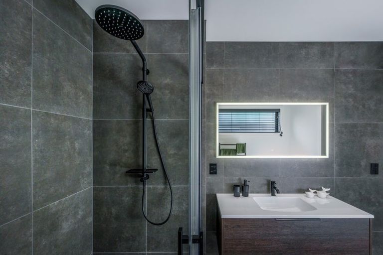 Photo of property in 1 Kamana Rise, Wanaka, 9382