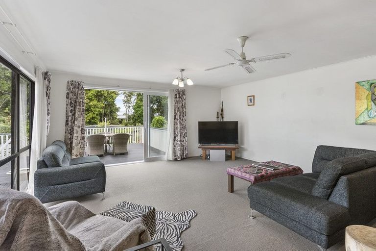 Photo of property in 28 Lowtherhurst Road, Massey, Auckland, 0614