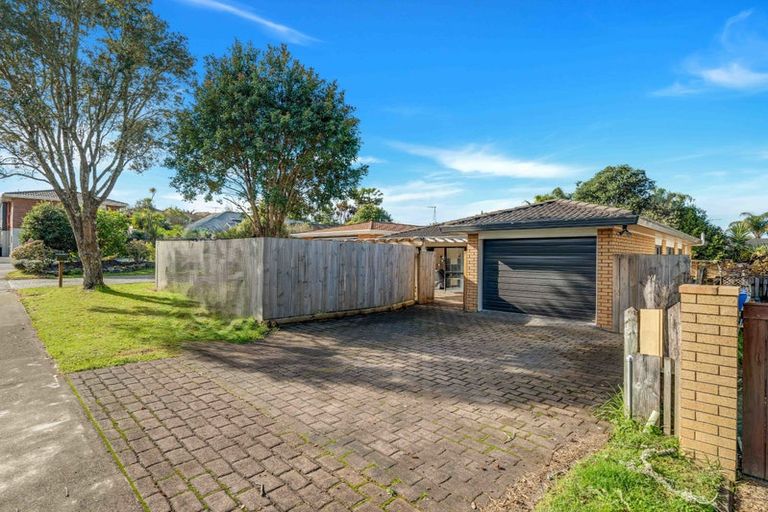 Photo of property in 2/19 Sailfish Drive, West Harbour, Auckland, 0618