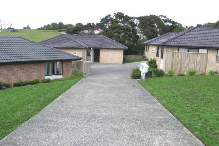 Photo of property in 38 Regents Park Place, Westgate, Auckland, 0614