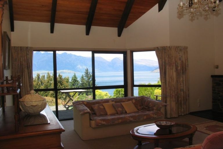 Photo of property in 6 Thorn Crescent, Fernhill, Queenstown, 9300