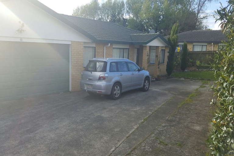Photo of property in 17 Glenveagh Park Drive, Weymouth, Auckland, 2103