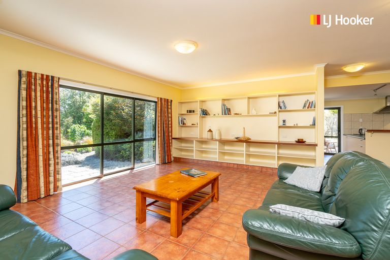 Photo of property in 1 Joshua Place, Helensburgh, Dunedin, 9010