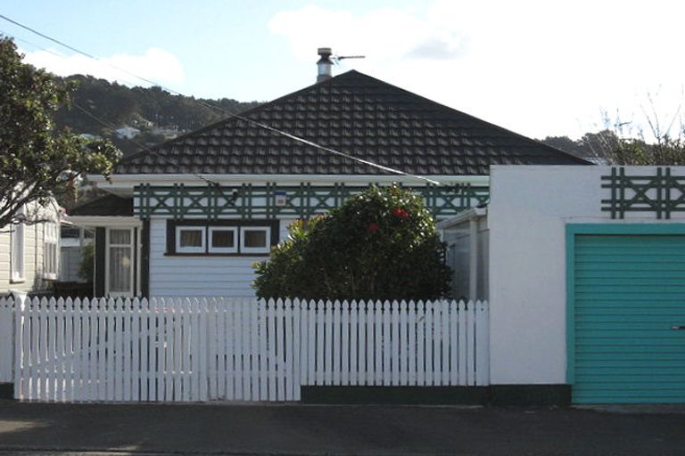 Photo of property in 4 Te Whiti Street, Kilbirnie, Wellington, 6022