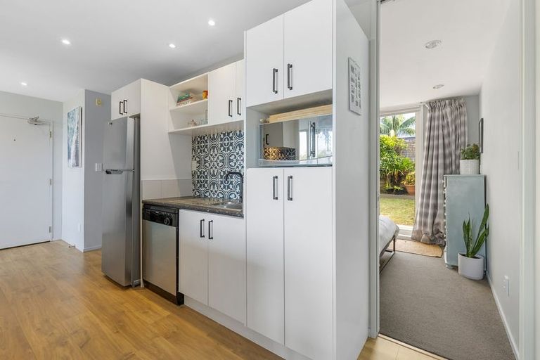 Photo of property in 11/166 Mokoia Road, Chatswood, Auckland, 0626