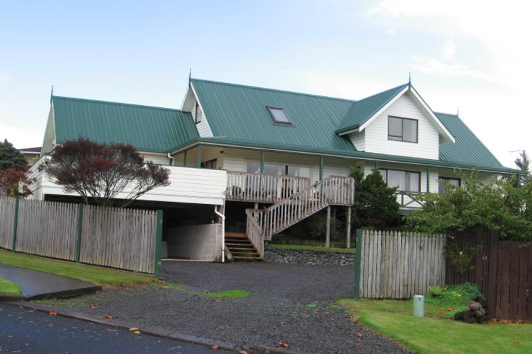 Photo of property in 71 Kurnell Drive, Botany Downs, Auckland, 2010