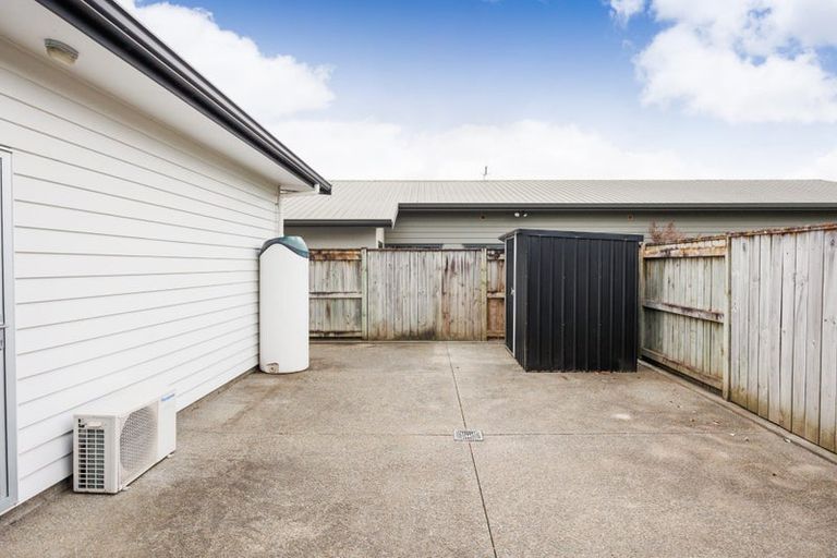 Photo of property in 2 Chestnut Close, Kelvin Grove, Palmerston North, 4414