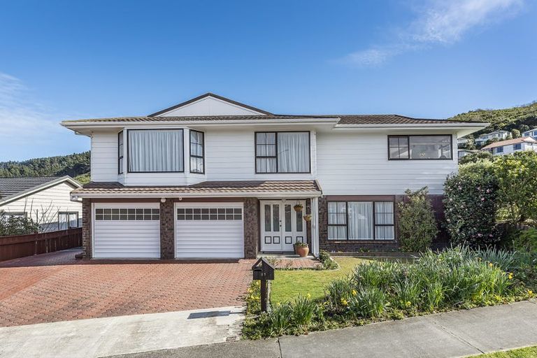 Photo of property in 87 Victory Crescent, Tawa, Wellington, 5028