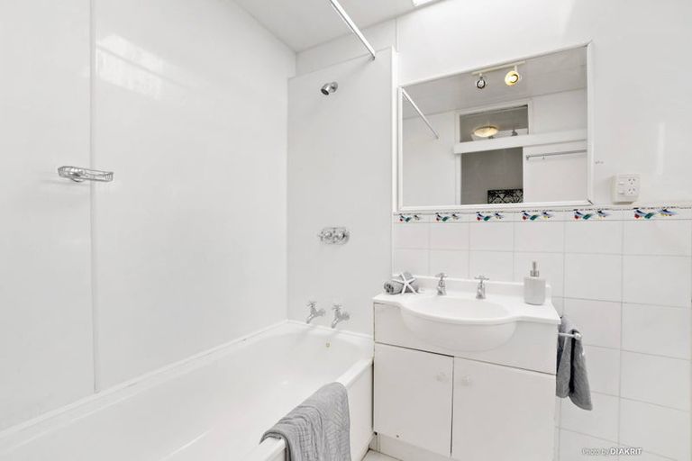 Photo of property in 20/4 Claremont Grove, Mount Victoria, Wellington, 6011