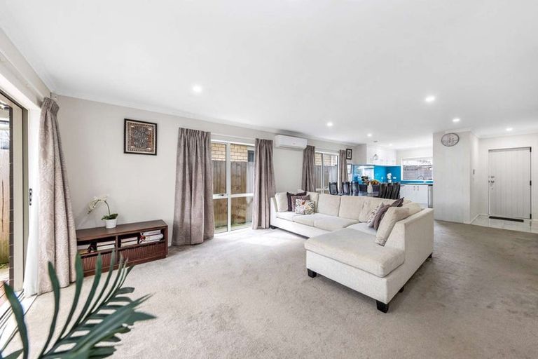 Photo of property in 16 Dolbel Place, Mangere East, Auckland, 2024