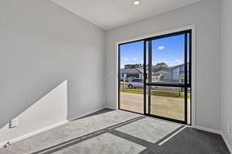 Photo of property in 11 Lewis Younie Road, Kumeu, 0810