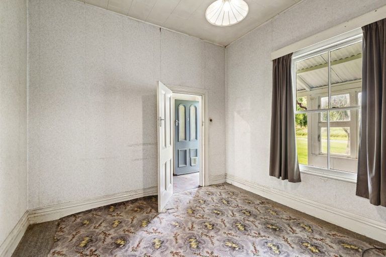 Photo of property in 8 Davison Road, Rotherham, 7379