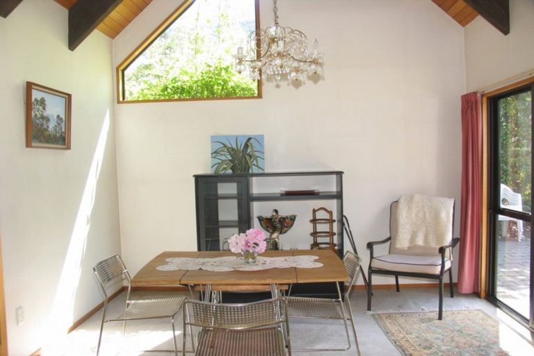 Photo of property in 6 Thorn Crescent, Fernhill, Queenstown, 9300