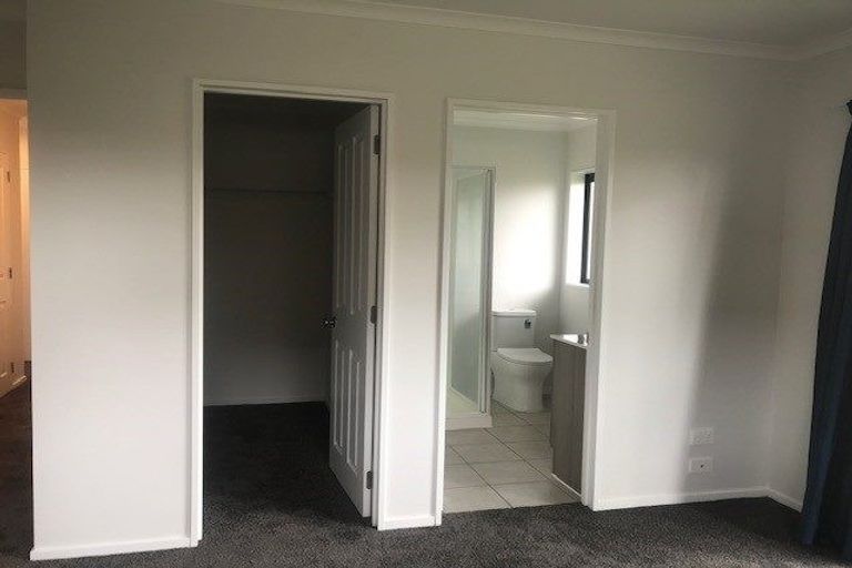 Photo of property in 1 Belcoo Crescent, East Tamaki, Auckland, 2013