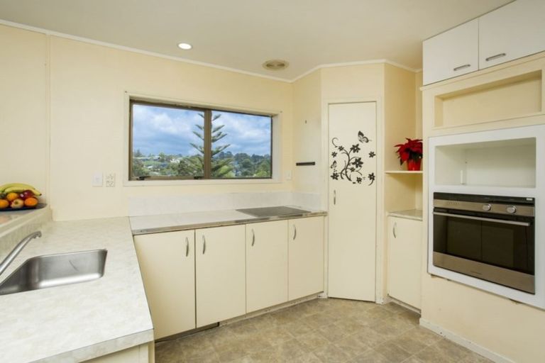 Photo of property in 2/6 Charmaine Road, Torbay, Auckland, 0630