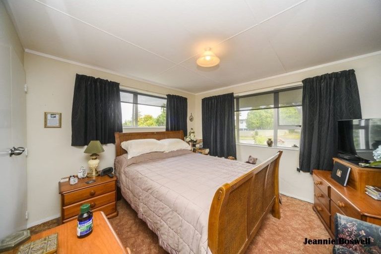 Photo of property in 50 Rhodes Drive, Kelvin Grove, Palmerston North, 4414