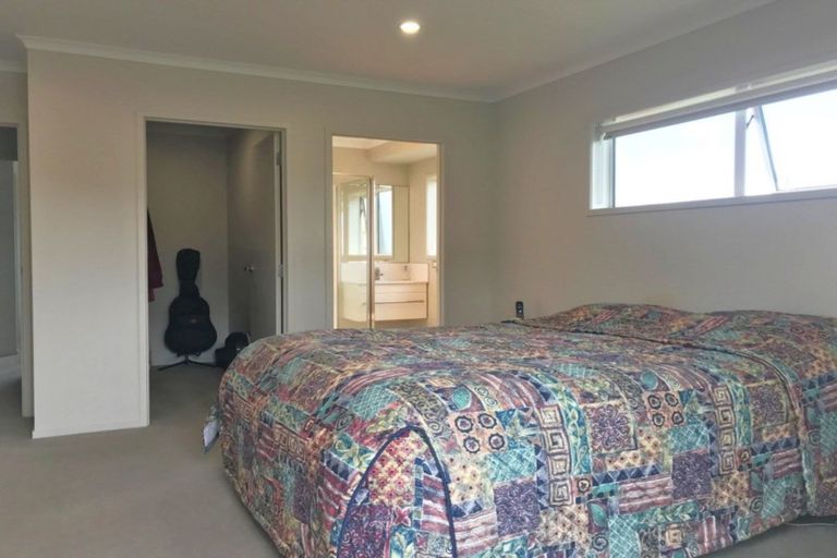 Photo of property in 6 Kowi Lakes Drive, One Tree Point, 0118