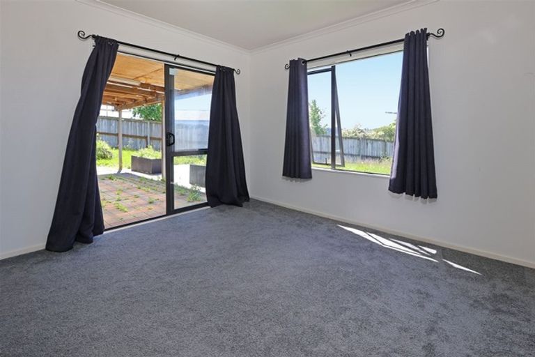 Photo of property in 74 Hetherington Road, Ranui, Auckland, 0612