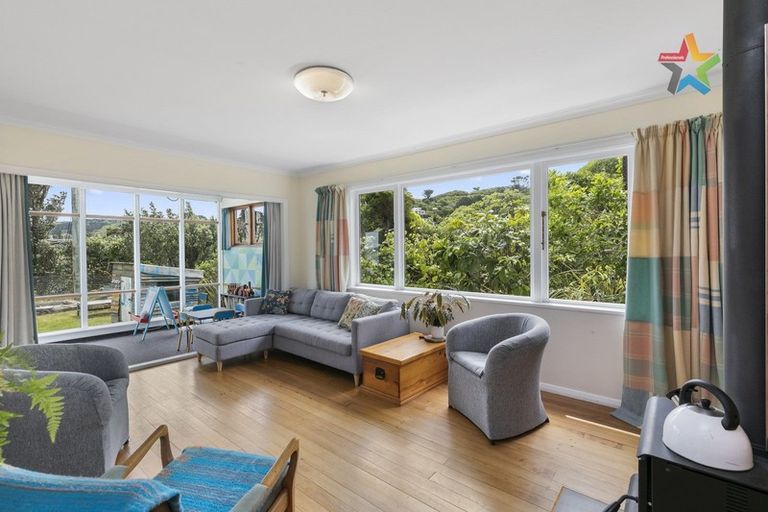 Photo of property in 8 Akatea Road, Korokoro, Lower Hutt, 5012