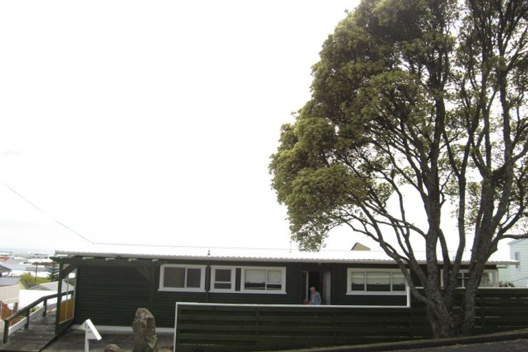 Photo of property in 129 Pendarves Street, New Plymouth, 4312