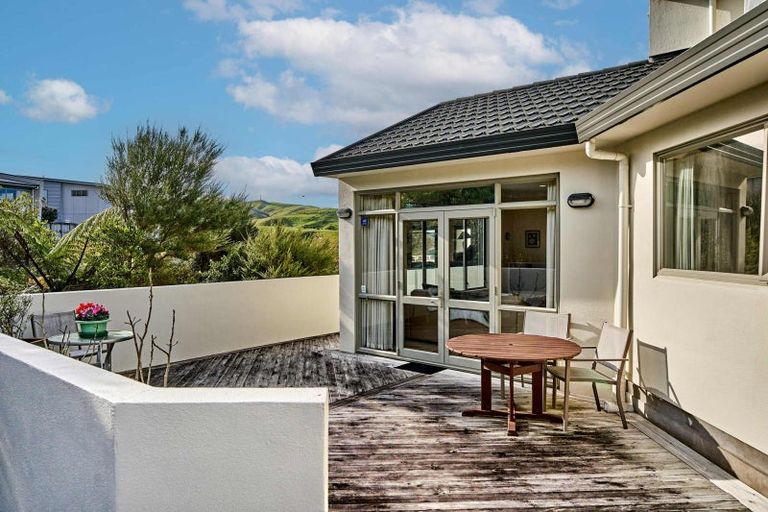 Photo of property in 28 Saint Ives Drive, Camborne, Porirua, 5026