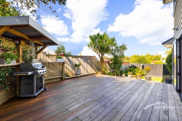 Photo of property in 2/11 Nile Road, Milford, Auckland, 0620