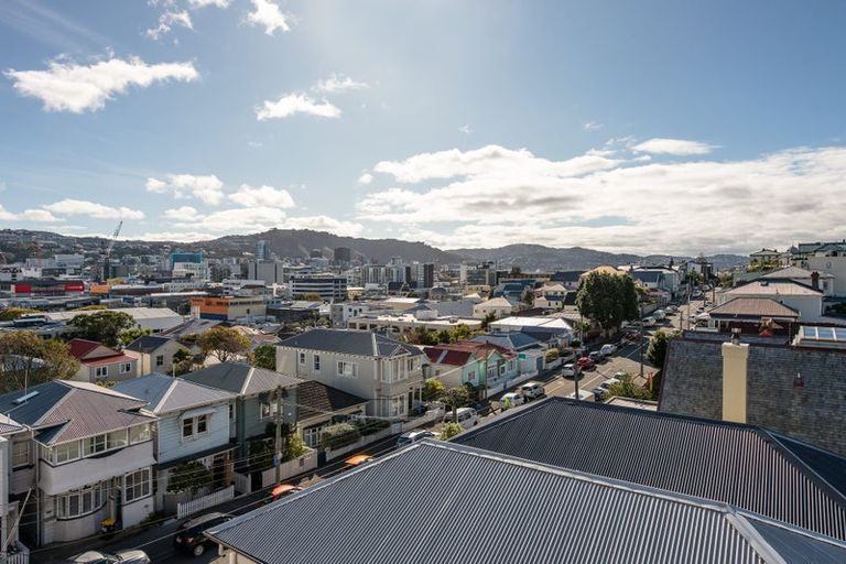 Photo of property in Ionian Flats, 123-125 Brougham Street, Mount Victoria, Wellington, 6011