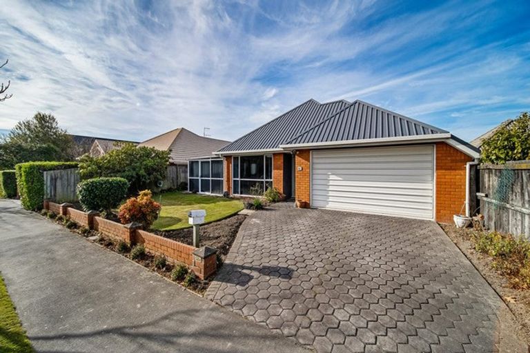 Photo of property in 2/52a Berkshire Drive, Avonhead, Christchurch, 8042